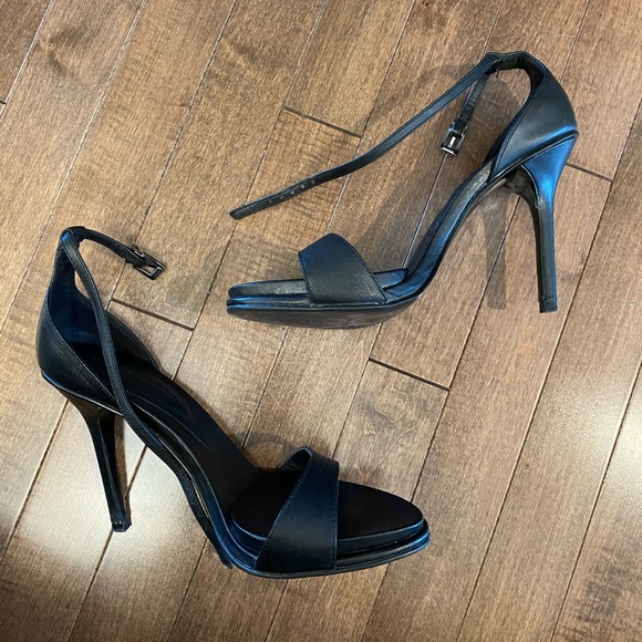 ✨HOST PICK✨ Zara leather heel sandals - Picture 4 of 7